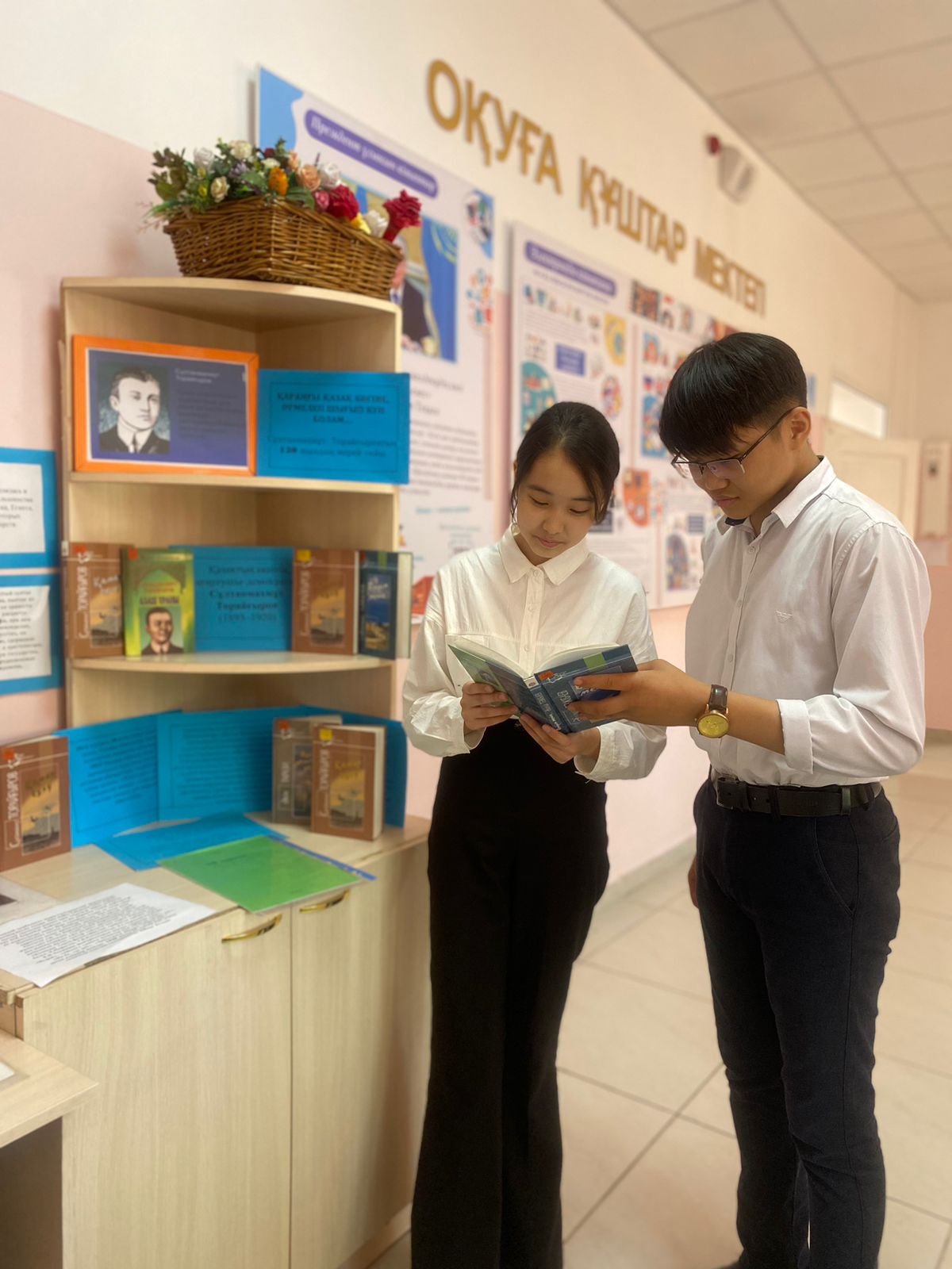 8 -А сынып оқушысы  Әмірхан  Камиланың  оқуында  Сұлтанмахмұт Торайғыровтың "Қандай"  атты өлеңі