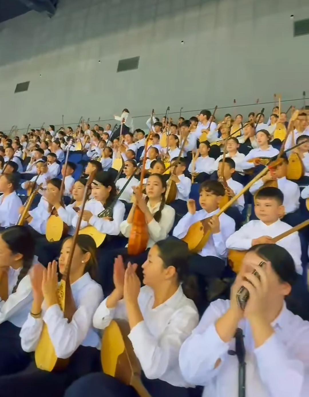 ✨ Жүректі тербеген 11 000 домбыра үні! 🎶