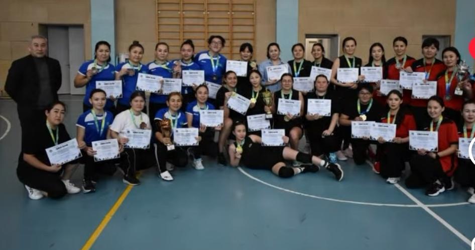 «DODGEBALL» спорт түрінен мұғалімдер арасында жарыс
